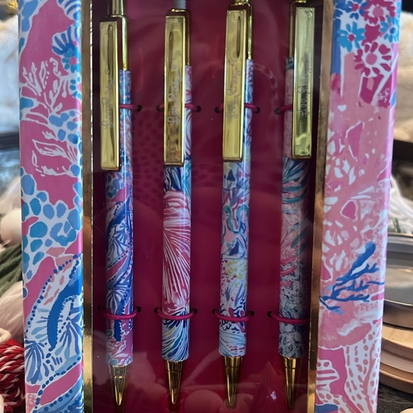 New in box Lilly Pulitzer Pen set - Picture 2 of 3